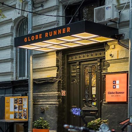 Globe Runner Hostel Kiev Exterior foto